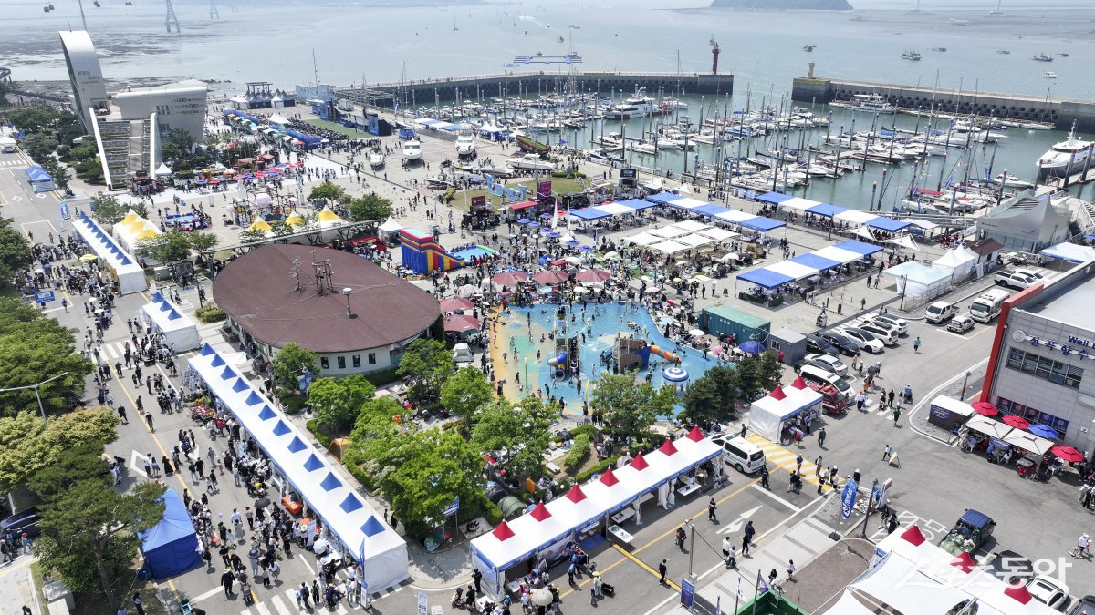 지난 6월 1일 제15회 뱃놀이 축제가 열리고 있는 전곡항 전경. 사진제공｜화성시