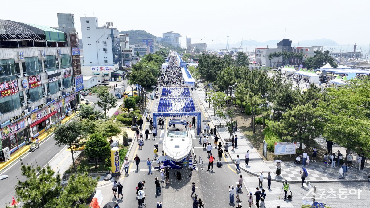 지난 6월 1일 제15회 뱃놀이 축제가 열리고 있는 전곡항 전경. 사진제공｜화성시