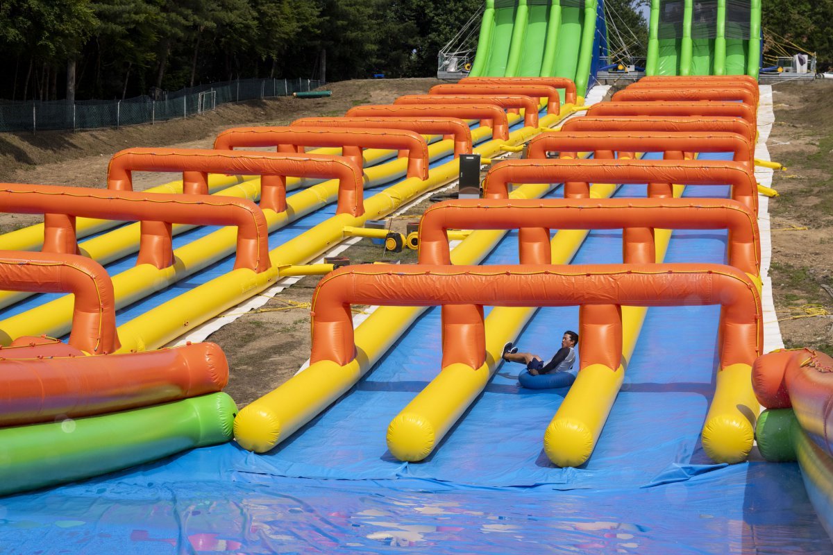 에버랜드 여름축제 신규 슬라이드 ‘워터 버스터’의 스플래쉬 슬라이드        사진제공 ｜에버랜드