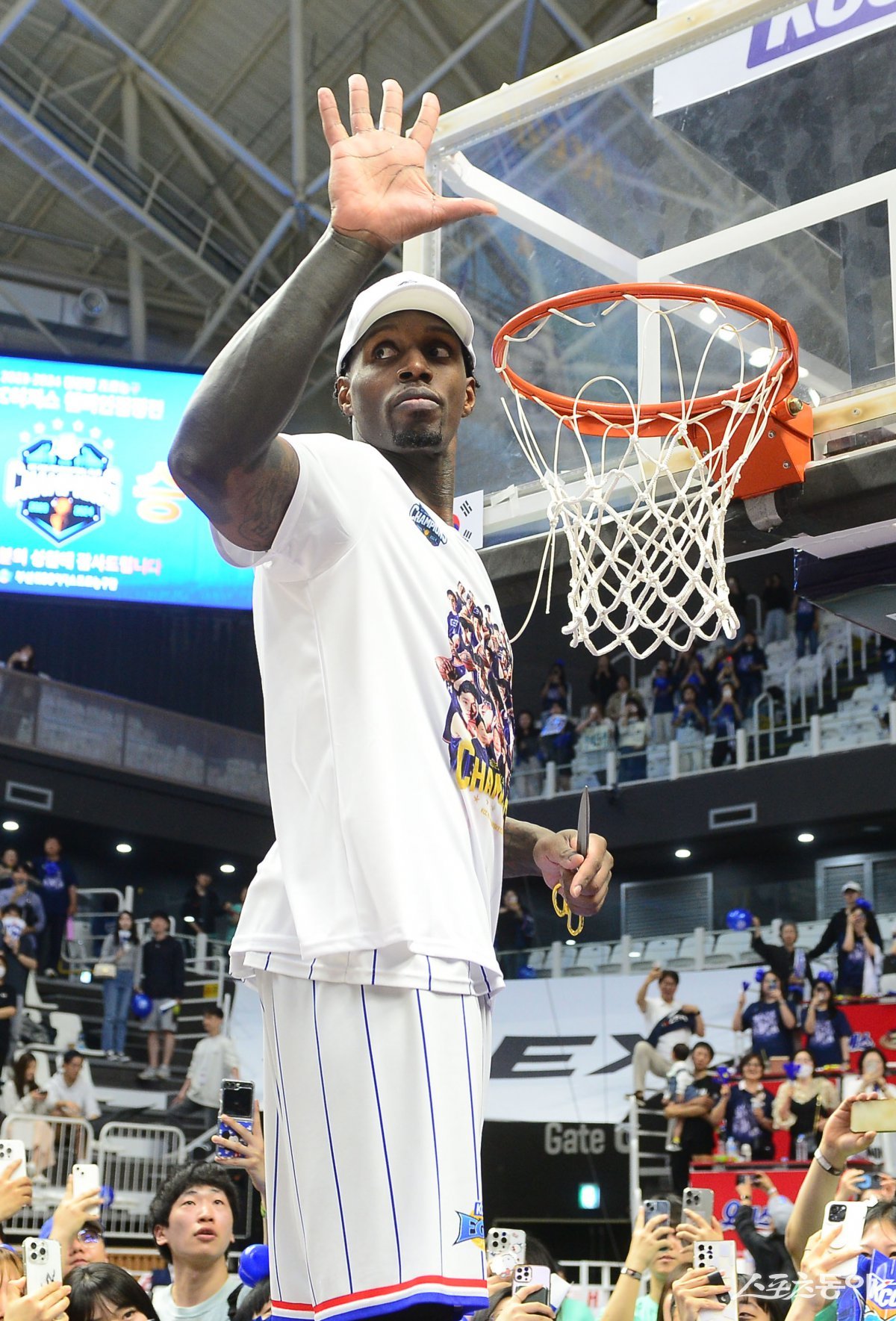 라건아가 대구 한국가스공사와 계약하고 KBL로 돌아오려 한다. 하지만 그의 세금과 관련된 문제가 간단하진 않을 전망이다. 스포츠동아DB