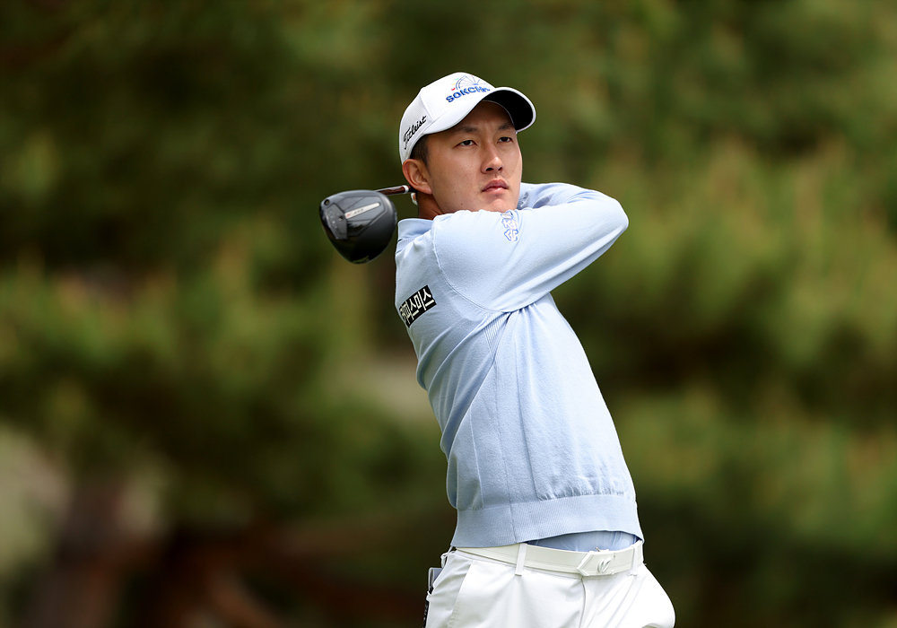 2025시즌 개막 후 KPGA 투어 제네시스 대상 포인트 1위를 달리고 있는 김백준.  사진제공  |   KPGA