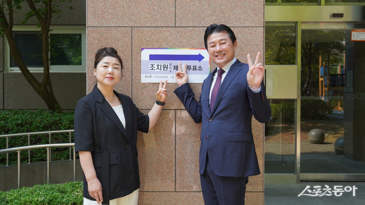 국민의힘 세종시당 이준배 총괄선거대책위원장 겸 세종시당위원장은 제21대 대통령선거일인 6월 3일 오전 9시, 배우자와 함께 조치원 자이아파트 경로당 투표소에서 소중한 한 표를 행사했다. 사진제공|국민의힘 세종시당