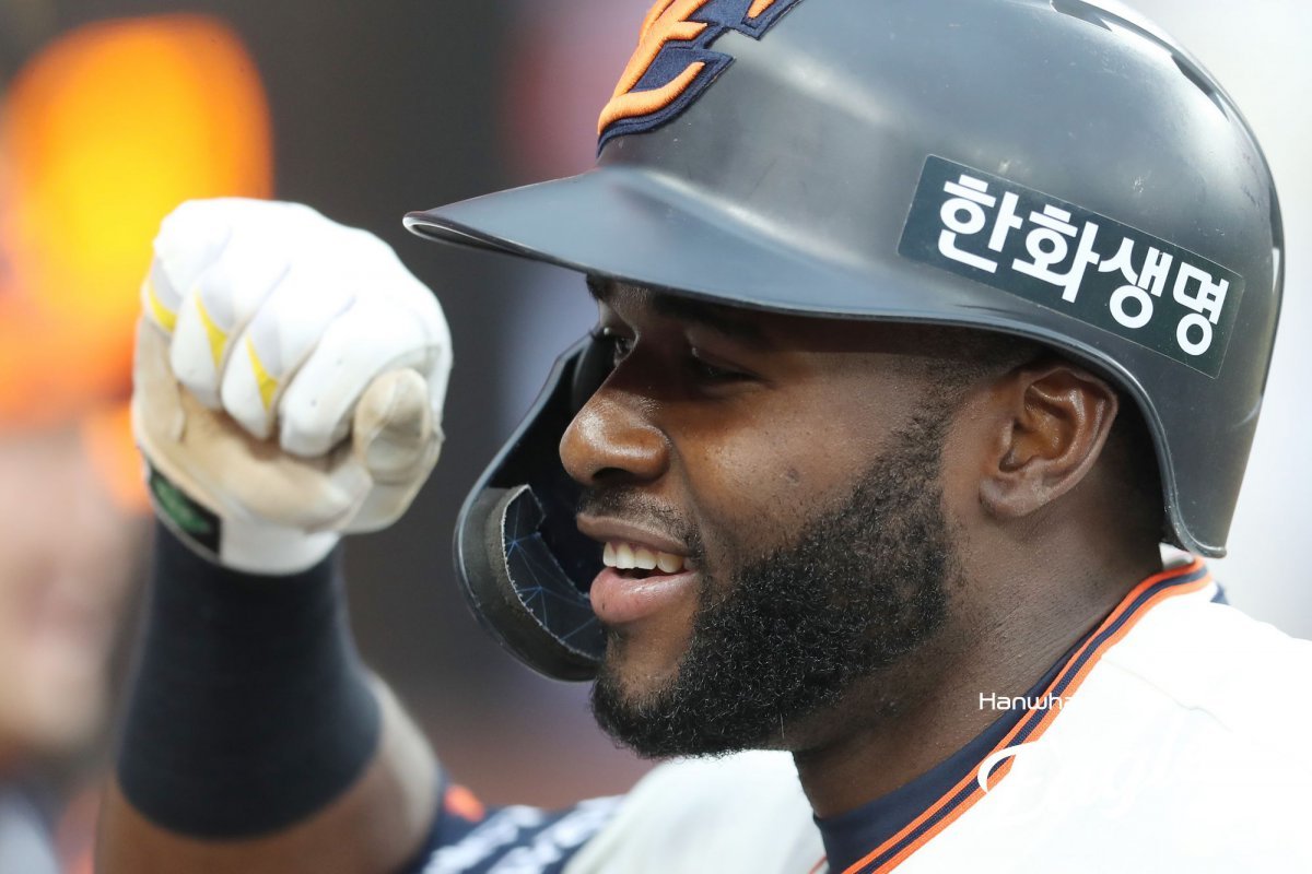 한화 외국인타자 에스테반 플로리얼은 올 시즌 그라운드 안팎에서 팬들의 사랑을 받는 선수로 자리매김하고 있다. 사진제공|한화 이글스