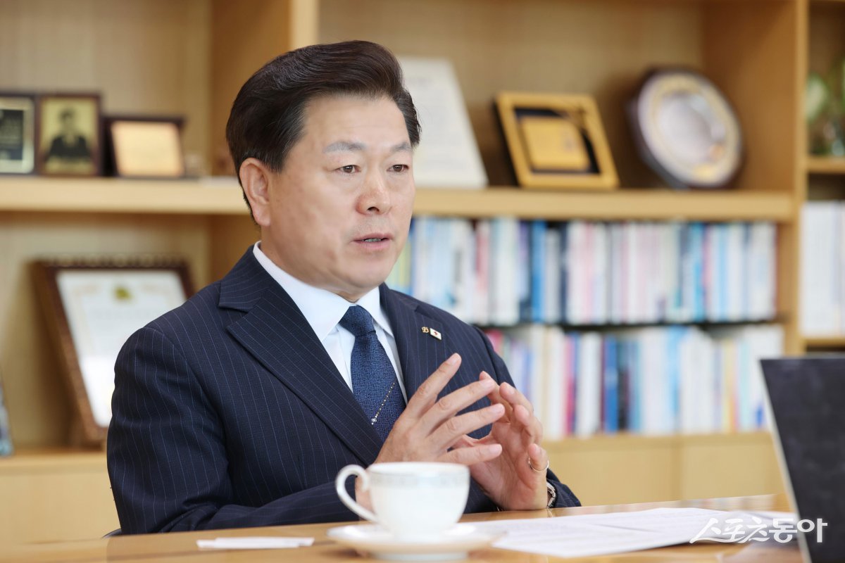 광명시(시장 박승원)가 4일 출범한 국민주권정부의 국정기조에 신속히 호응하며 전략 TF팀을 발족, 주요 지역 현안 사업에 대한 선제 대응에 나섰다(박승원 시장). 사진제공|광명시