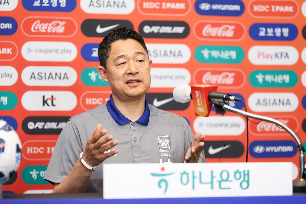 이 감독은 4일 강원도 원주시 인터불고 호텔에서 사령탑 취임 일성으로 “축구 인생의 기로에 섰다. 큰 동기부여를 갖고 이 몸이 부서지더라도 2026아이치·나고야아시안게임에서 반드시 금메달을 따고 싶다”고 힘주어 말했다.