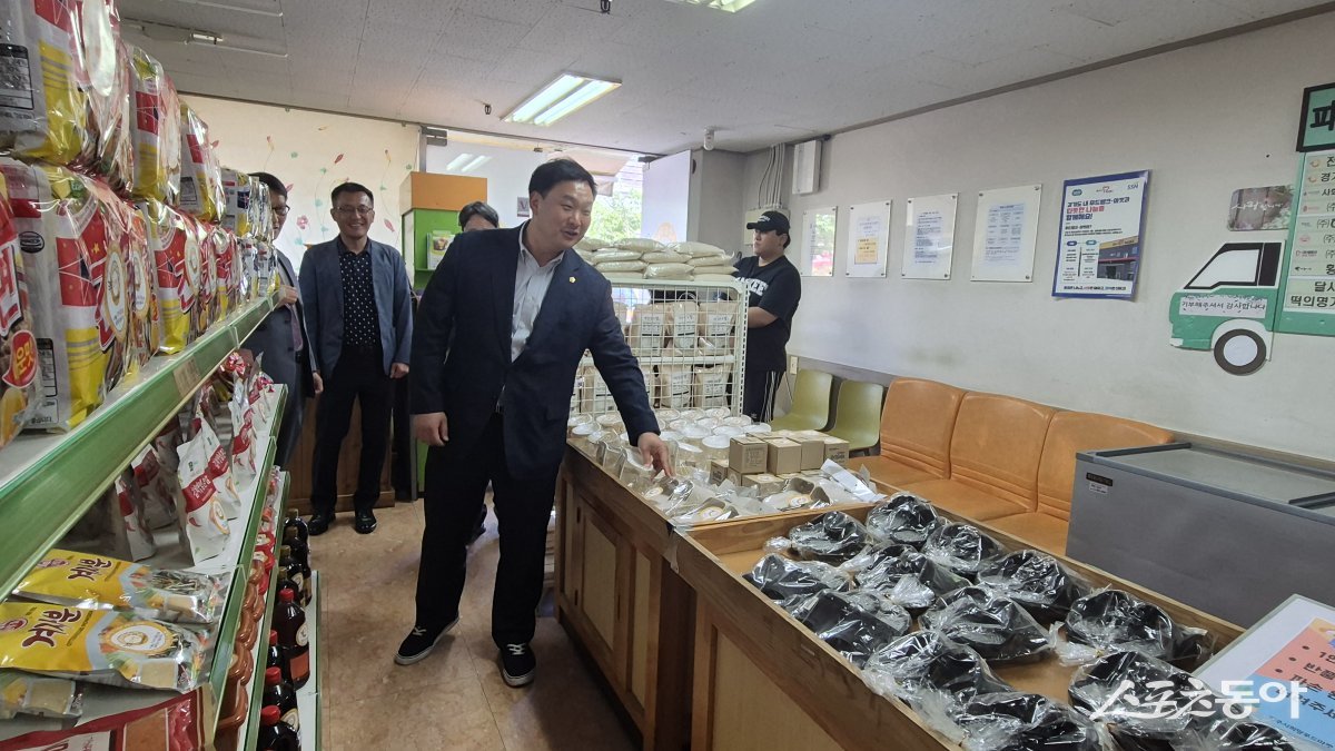 지난 4일 오전, 파주시 문발동 소재 희망푸드뱅크·마켓에서 ‘푸드뱅크 접근성 개선을 위한 시범사업 추진 간담회’가 열렸다(고준호 의원). 사진제공｜고준호 경기도의원