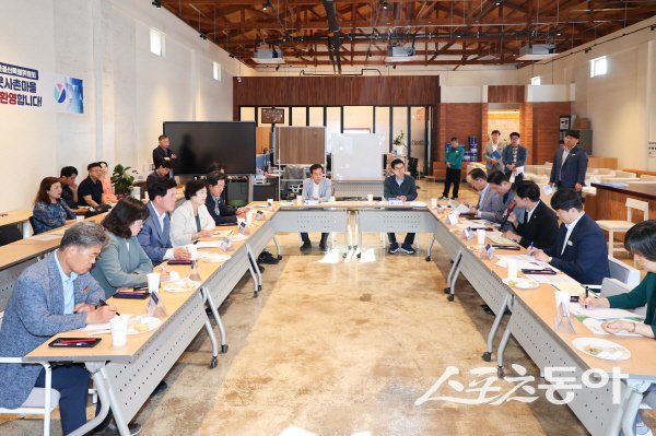 경상북도의회 예산결산특별위원회가 영덕에서 현장 회의를 진행하고 있다. 사진제공 ㅣ 경북도의회