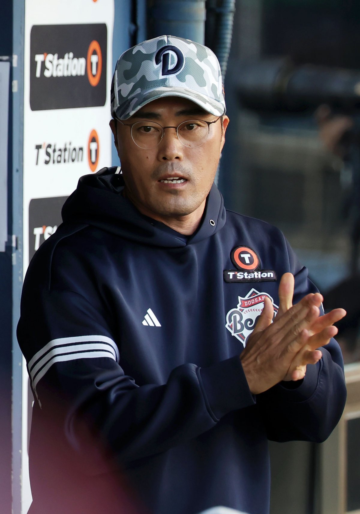 조성환 두산 감독대행은 5일 잠실 KIA전에 앞서 무한경쟁을 선언했다. “젊은 선수들과 기존 선수들을 동등한 위치에서 비교하겠다”며 긴장감을 불어넣었다. 뉴시스