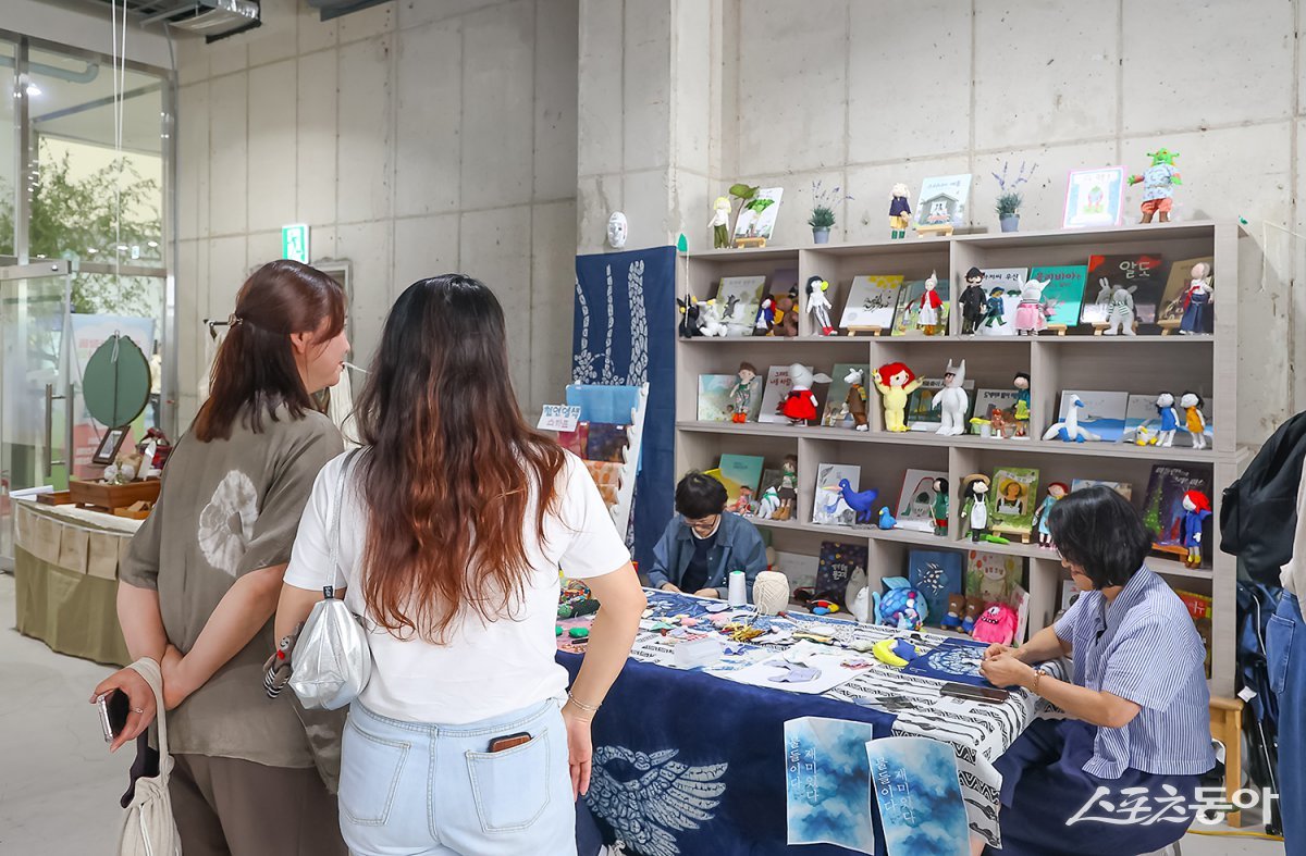 거북섬 아쿠아펫랜드에서 열린 2025 핸드메이드 인 거북섬 축제 현장 모습. 사진제공｜시흥시