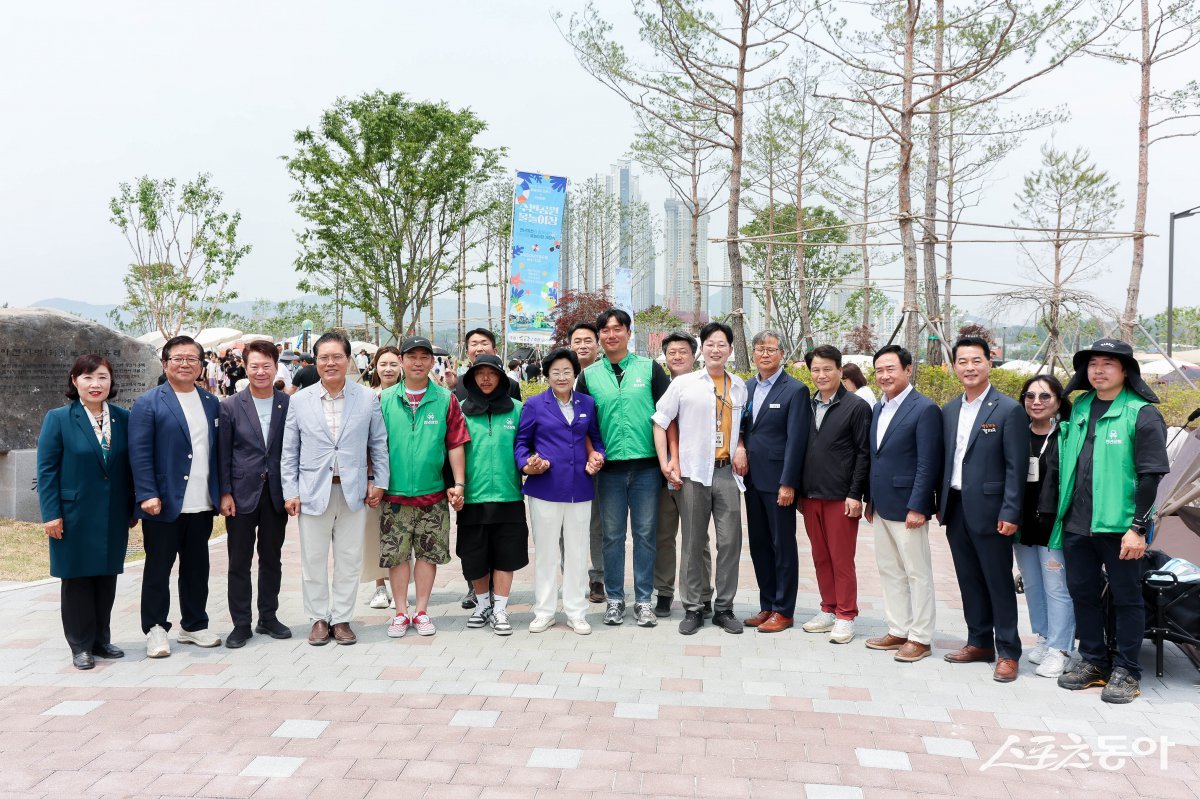 이날 행사에는 김경희 이천시장, 송석준 국회의원, 박명서 이천시의회 의장 등 관계자와 시민 900여 명이 참석했다. 사진제공｜이천시