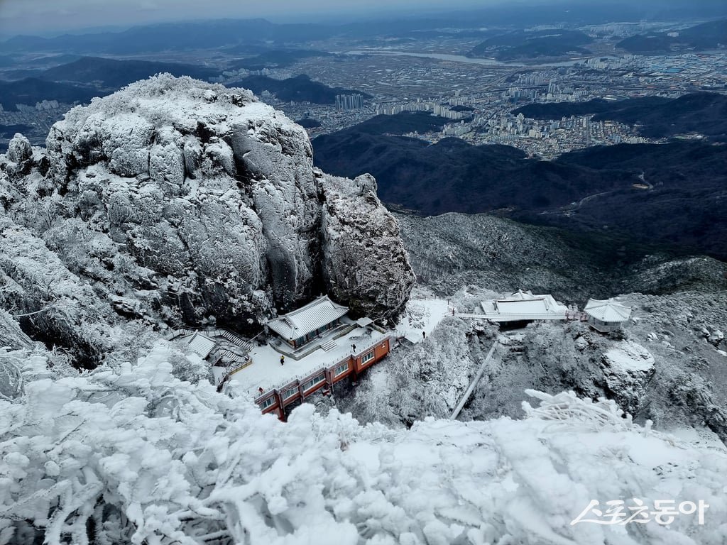지난해 사진공모전 대상인 강태군 작품 금오산의 설경. 사진제공ㅣ구미시