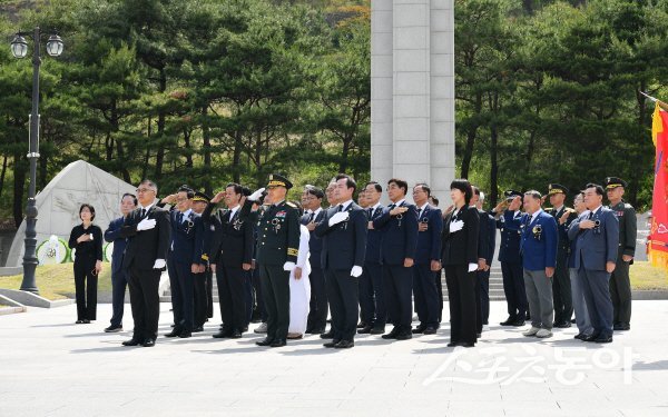 경상북도는 국립영천호국원에서 제70회 현충일 추념식을 거행했다. 사진제공 ㅣ 경북도