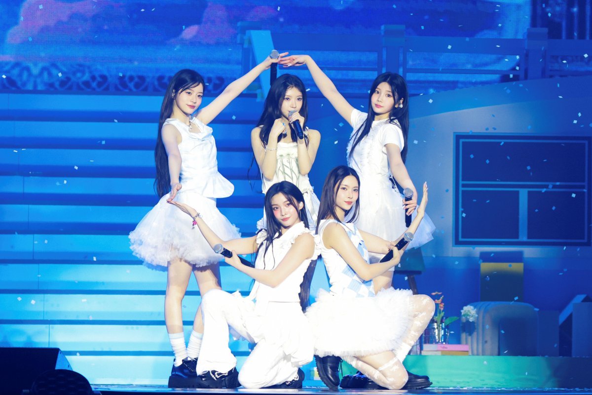 아일릿이 데뷔 첫 단독 팬 콘서트 ‘GLITTER DAY’를 성황리에 개최했다. 다채로운 무대와 진심 어린 소통으로 팬덤 ‘글릿’에게 특별한 시간을 선사했다. 사진제공|빌리프랩