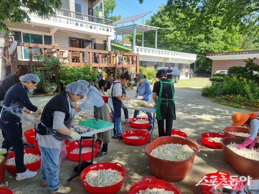 강화군 여성단체협의회, 취약계층 200가구를 대상으로 사랑의 밑반찬 나눔 행사를 진행했다. 사진제공｜강화군청