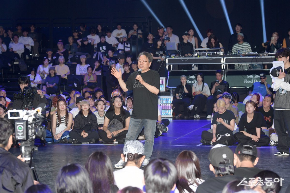 강기정 광주광역시장이 지난 8일 국립아시아문화전당 예술극장에서 열린 2025 광주 스트릿컬처 페스타에 참석해 인사말을 하고 있다.  사진제공=광주광역시