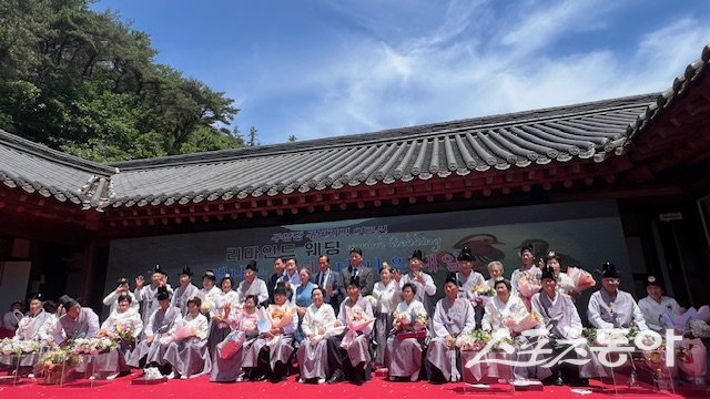 지난 5일 보성군 복내천염공예관에서 열린 결혼 60주년 기념 어르신 14쌍이 리마인드 웨딩 행사. 사진제공=보성군