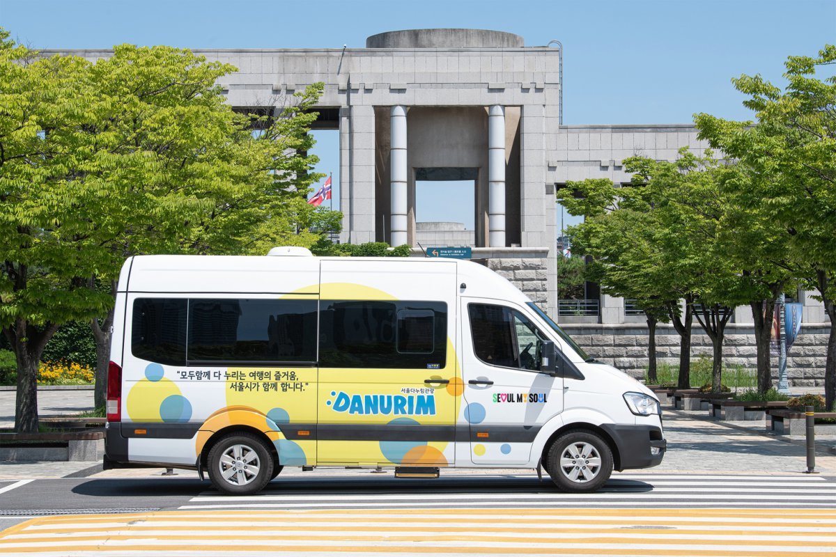 서울관광재단의 다누림 미니밴 사진제공|서울관광재단