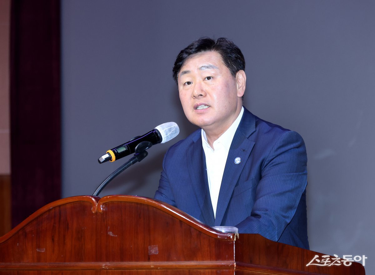 김관영 전북자치도지사가 10일 오전 도청 공연장에서 열린 6월 소통의 날 행사를 주재하고 있다. 사진제공=전북자치도