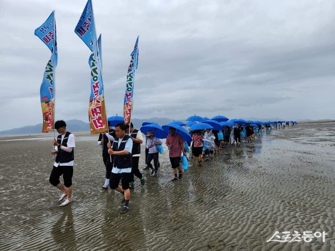 고창갯벌축제 갯벌걷기 자료사진. 사진제공=고창군