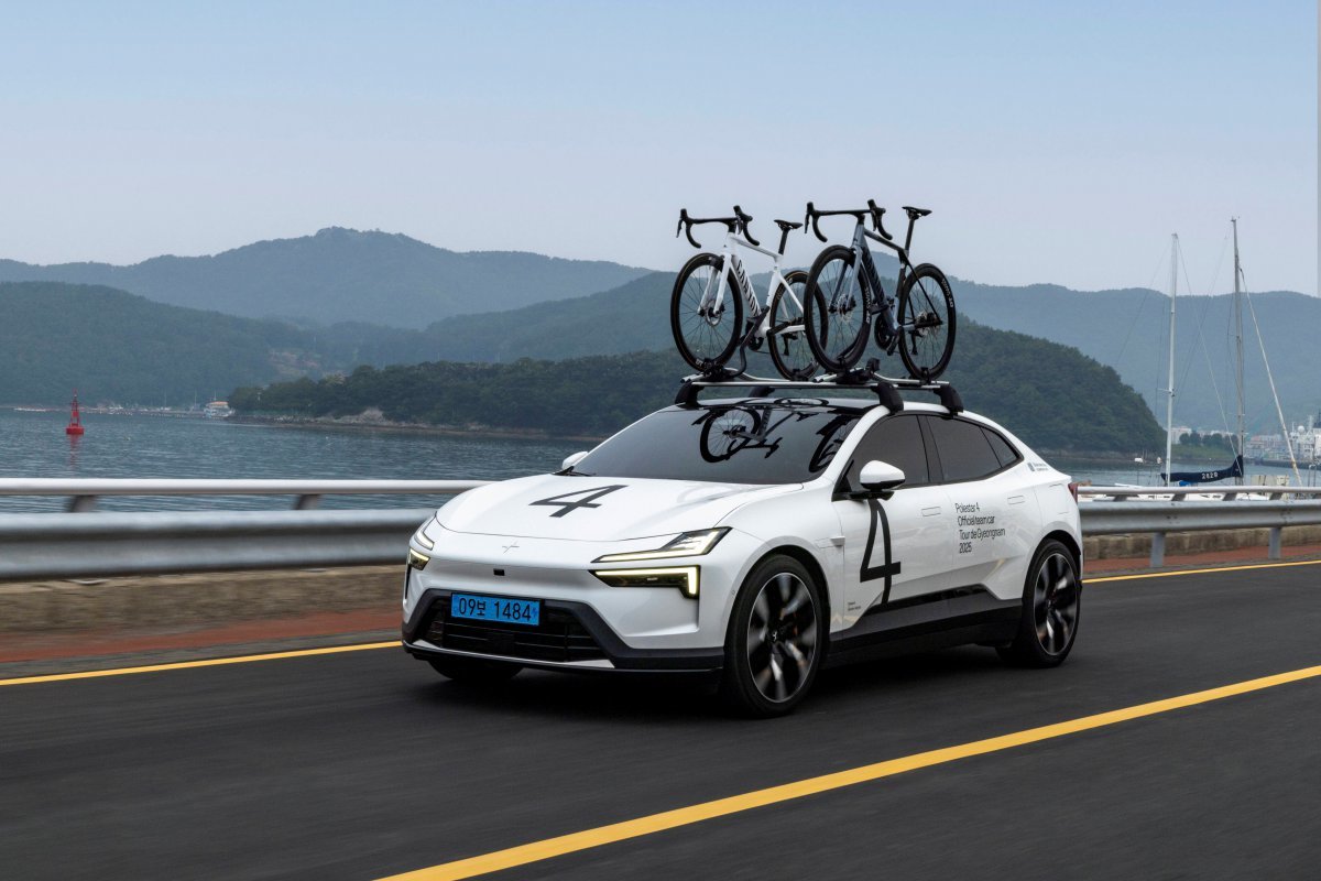 프리미엄 전기 SUV ‘폴스타 4’는 이번 대회에 총 16대가 공식 팀카로 투입돼, 각 팀의 전략 수행과 장비 운반, 부상 대응 등 다양한 역할을 맡았다. 사진제공 ｜폴스타코리아