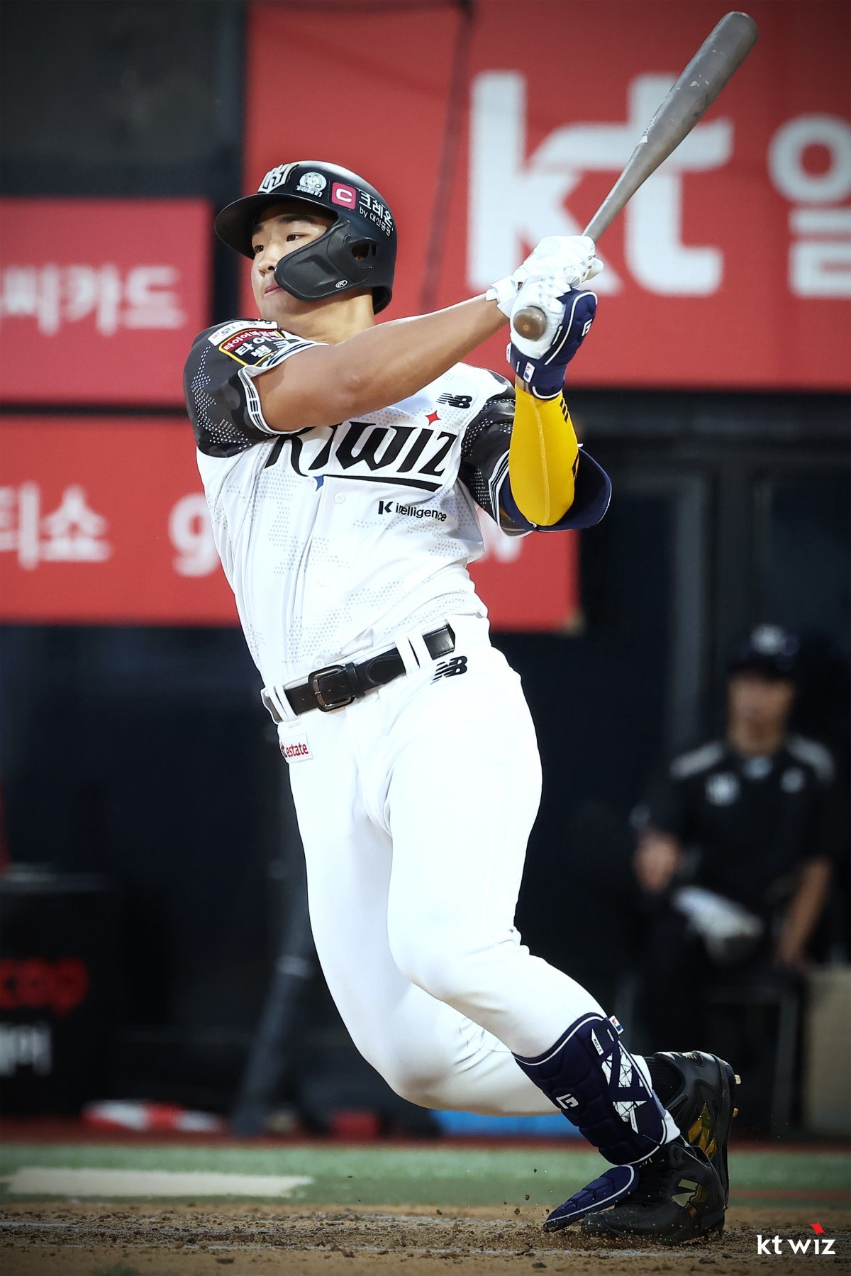 이강철 KT 감독은 최근 상대 투수들이 안현민과 직접 승부를 꺼리는 현상에 대해 뿌듯한 마음을 내비쳤다. 사진제공|KT 위즈