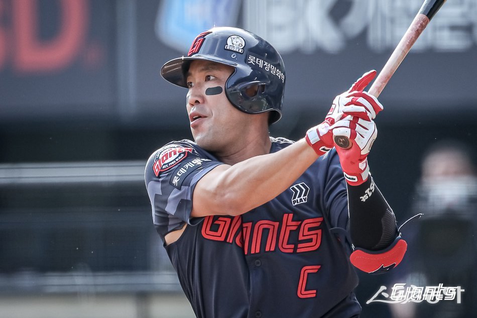 롯데 주장 전준우는 올 시즌 한 번도 다친 적이 없다. 김태형 롯데 감독은 “몸 어디가 안 좋다는 보고도 한 번 안 올라온다. 대단하다”고 감탄했다. 사진제공|롯데 자이언츠