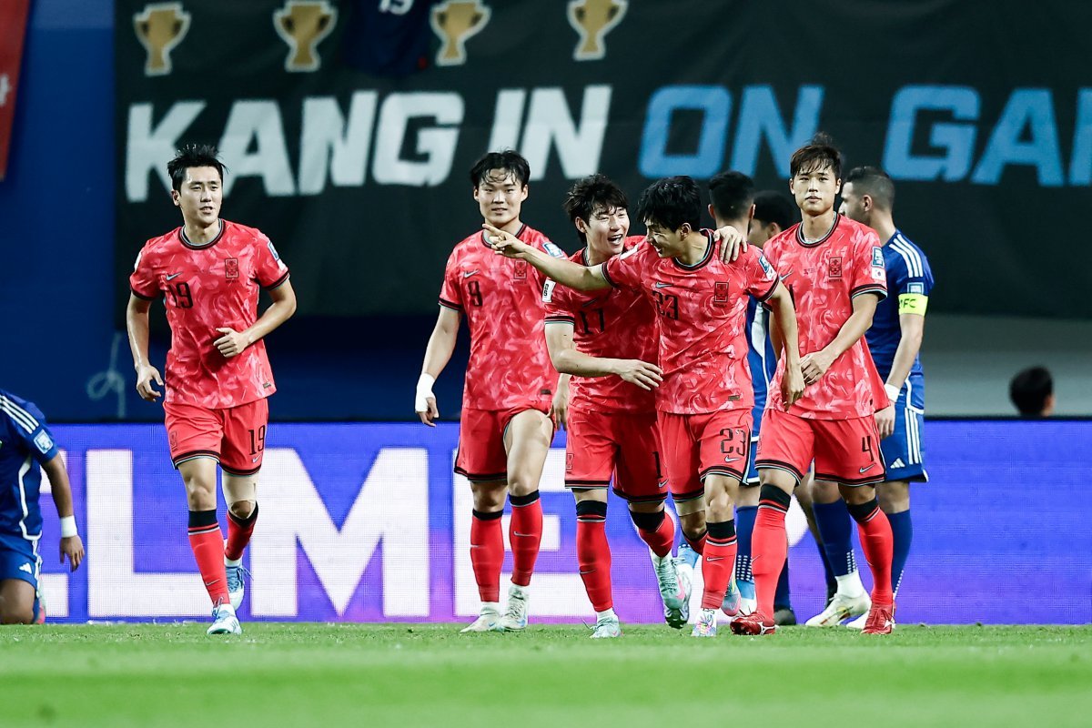 축구국가대표 선수들이 10일 쿠웨이트와 홈경기 선제골 직후 기쁨을 나누고 있다. 사진제공|대한축구협회
