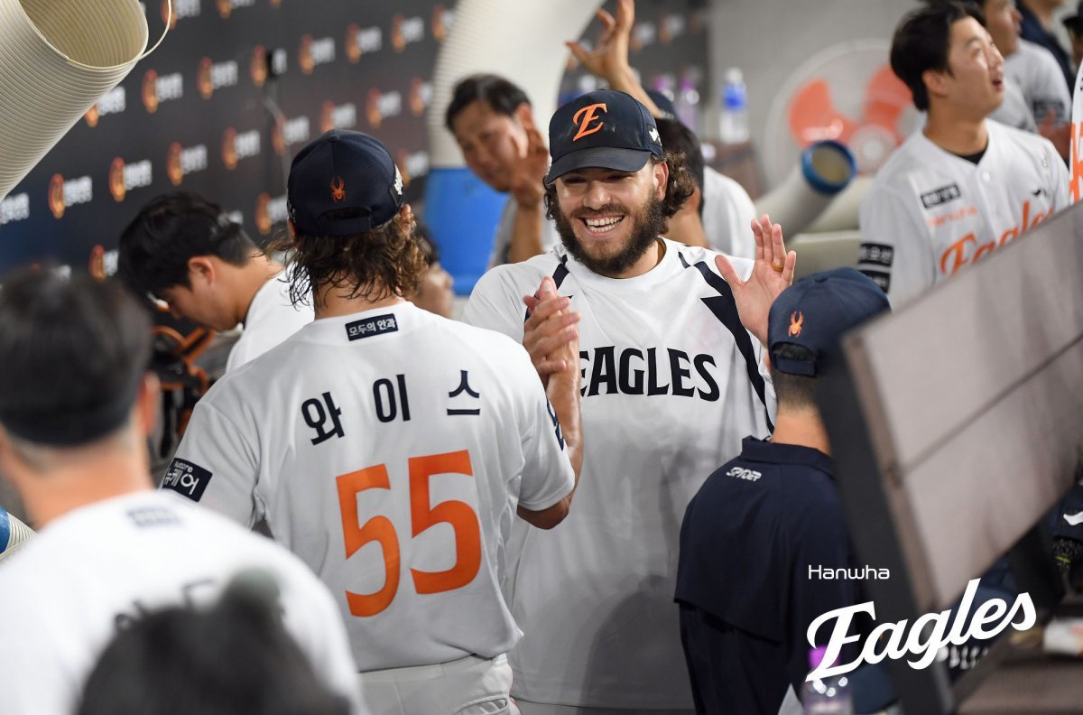 한화 라이언 와이스(왼쪽)와 코디 폰세. 사진제공｜한화 이글스