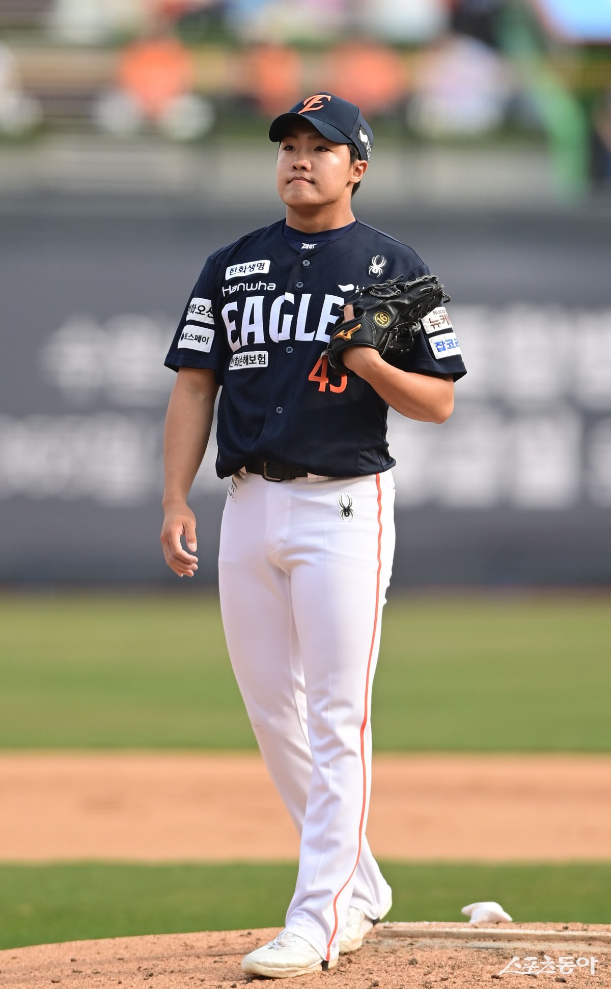 한화 신인투수 정우주가 11일 1군 엔트리에서 제외됐다. 6월 들어 급격하게 컨디션 난조를 보인 정우주는 2군에서 당분간 재정비 시간을 갖는다. 양상문 한화 투수코치는 “지금 여기서 이겨내야 한다”며 정우주의 반등을 기대했다. 스포츠동아DB