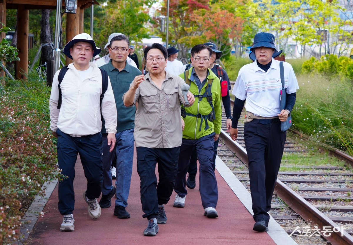 강기정 광주광역시장이 도시철도 2호선 푸른길 현장답사에 나선 모습. 사진제공=광주광역시