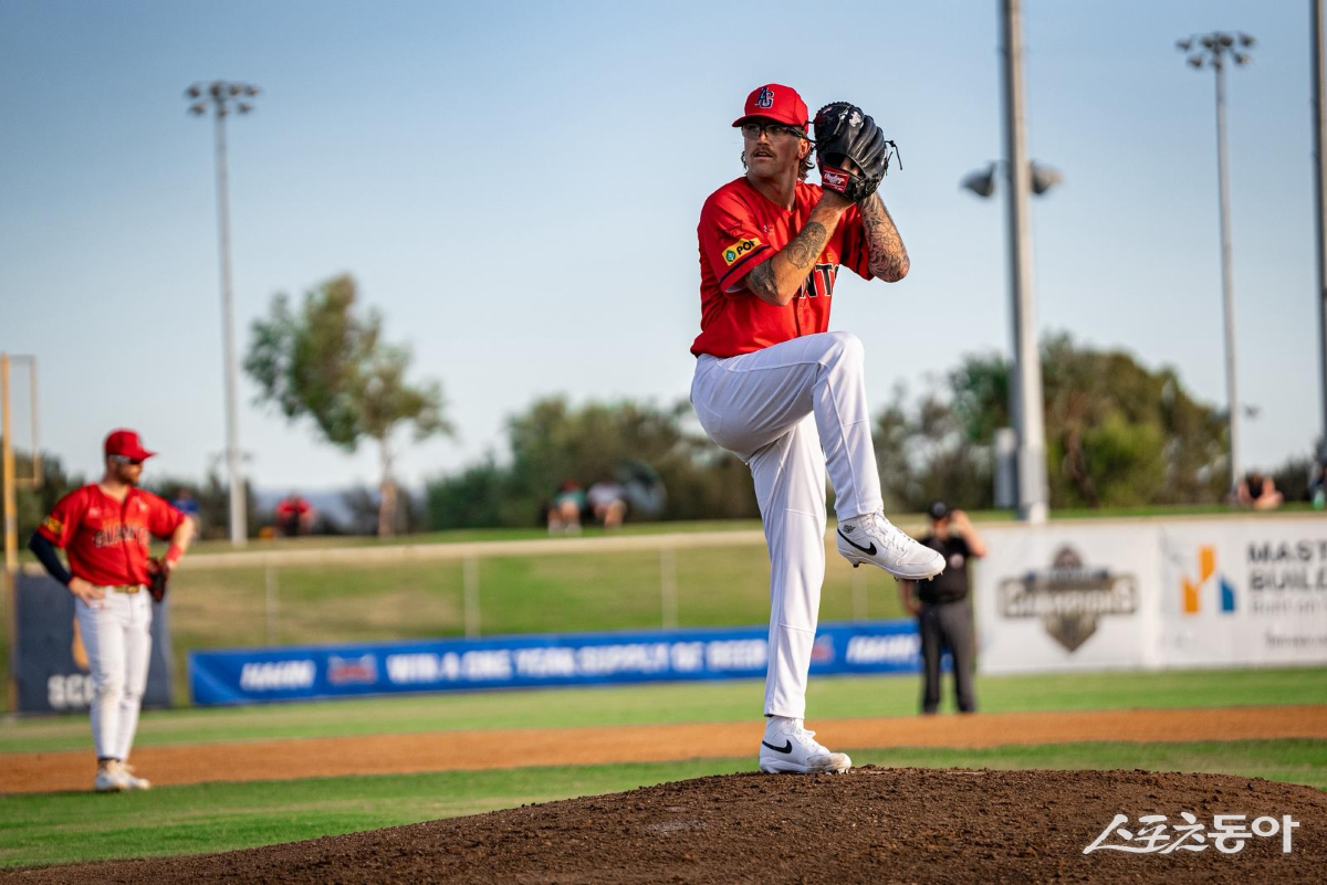 키움이 기존 외국인투수 케니 로젠버그의 부상 이탈에 따른 임시 대체 외국인선수로 호주 출신 라클란 웰스를 영입했다. 웰스는 2023~2024시즌 호주프로야구 MVP를 차지했던 좌완투수다. 사진제공｜키움 히어로즈