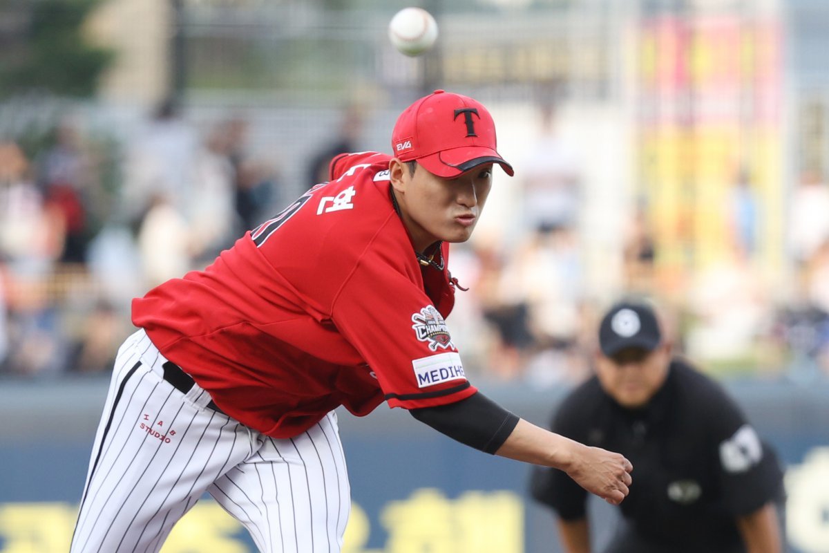 KIA 김도현은 11일 광주 삼성과 홈경기에서 선발등판해 5.2이닝 2실점으로 활약했다. 그는 5선발로 시즌을 시작했지만, 국내 에이스처럼 빼어난 지표를 자랑하며 선발진에 힘을 보태고 있다. 사진제공｜KIA 타이거즈