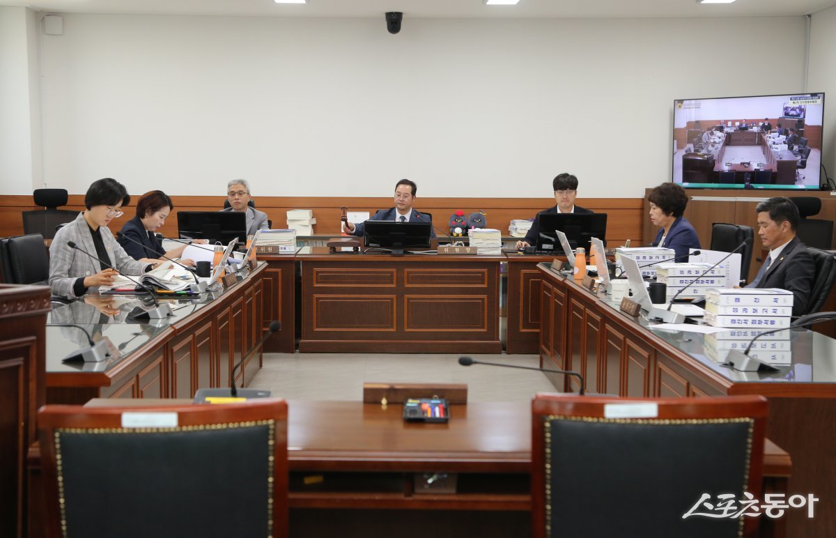 12일 남양주시의회는 남양주문화재단 대표이사 후보자 인사청문경과 보고서 채택하는 모습.  사진제공ㅣ남양주시의회