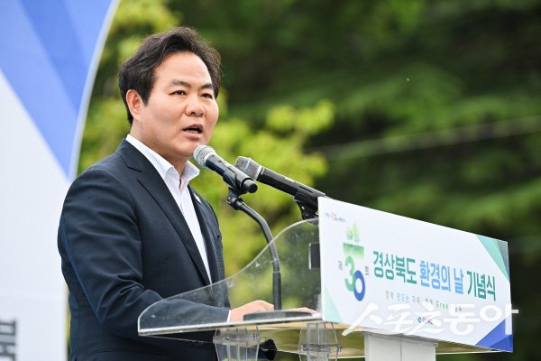 김학홍 경상북도 행정부지사가 제30회 환경의 날 기념식에서 기념사를 하고 있다. 사진제공 ㅣ 경북도