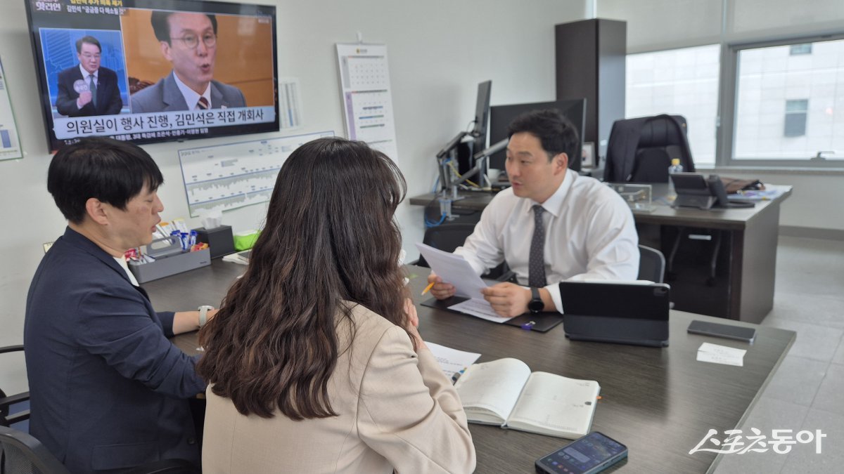 국민의힘 고준호 경기도의원(파주1)이 최근 대전 교사 피살 사건을 비롯해 수원과 파주 등 경기도 내에서 잇따라 발생한 교육 현장 사건들에 대해 “경기도 교육현장은 더 이상 안전하지 않다”고 강하게 비판하며 경기도교육청에 실효성 있는 종합대책 마련을 촉구했다. 사진제공｜고준호 의원