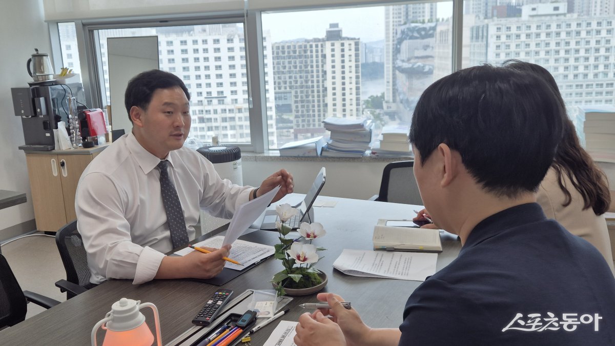 국민의힘 고준호 경기도의원(파주1)이 최근 대전 교사 피살 사건을 비롯해 수원과 파주 등 경기도 내에서 잇따라 발생한 교육 현장 사건들에 대해 “경기도 교육현장은 더 이상 안전하지 않다”고 강하게 비판하며 경기도교육청에 실효성 있는 종합대책 마련을 촉구했다. 사진제공｜고준호 의원