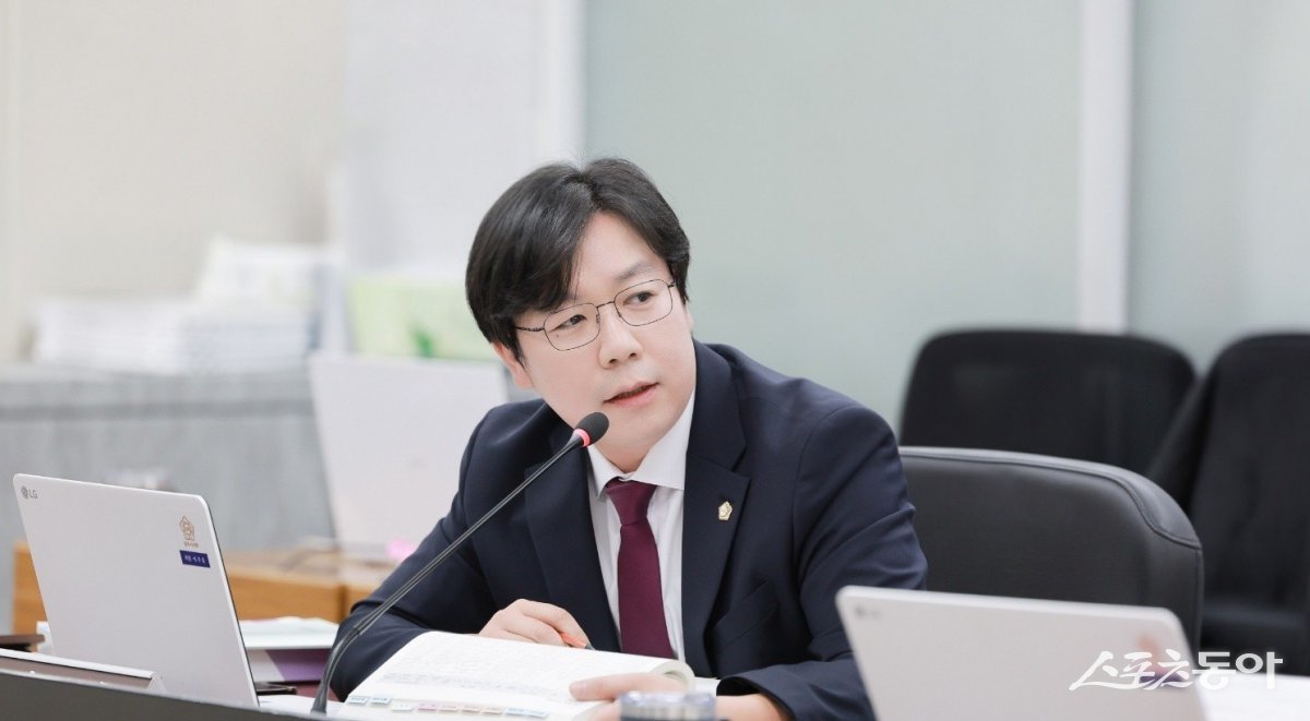 경기 광주시의회 이주훈 의원(국민의힘)이 지난 13일 도시계획과에 대한 행정사무감사에서 장기미집행 도시계획시설의 무분별한 연장과 형식적인 실시계획인가에 대해 강도 높은 비판을 쏟아냈다. 사진제공｜이주훈 의원