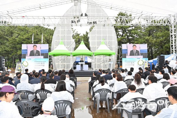 영덕 장사상륙작전 전승 기념공원에서 전몰 학도의용군 추념식이 진행되고 있다. 사진제공 ㅣ 경북교육청