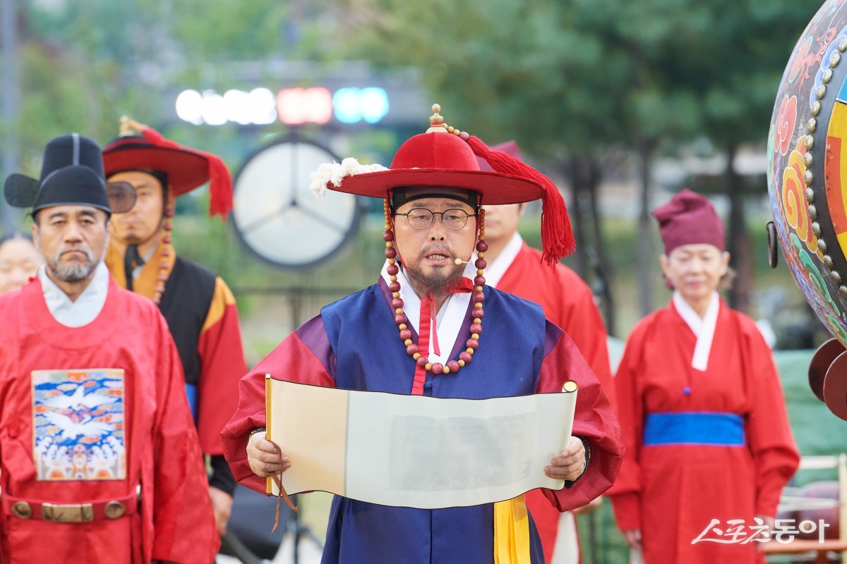 강수현 시장이 회암사지 왕실축제 개막식을 알리고 있다. 사진제공ㅣ양주시