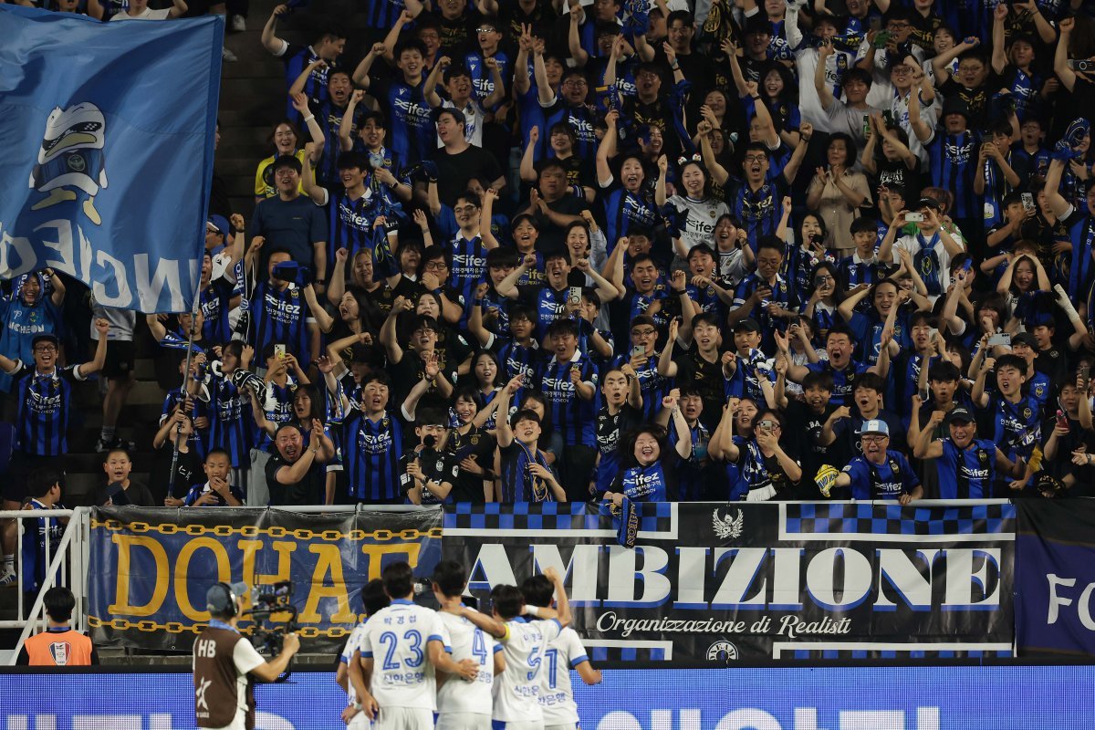 인천이 15일 수원월드컵경기장에서 열린 수원과 ‘하나은행 K리그2 2025’ 16라운드 원정경기에서 2-1 승리를 거두며 선두를 굳건히 지켰다. 사진제공|한국프로축구연맹