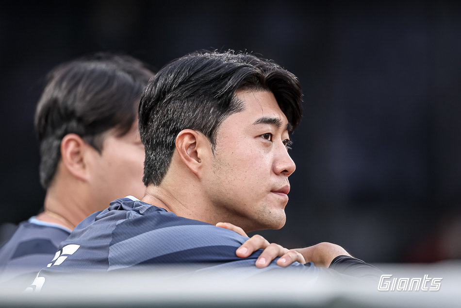 롯데의 최고 기대주 윤성빈이 불펜투수로 새롭게 출발한다. 보직을 바꾼 뒤 처음 나선 15일 인천 SSG전에선 0.1이닝 무실점 투구로 군더더기 없이 임무를 수행해내며 성공 경험을 쌓기 시작했다. 사진제공|롯데 자이언츠