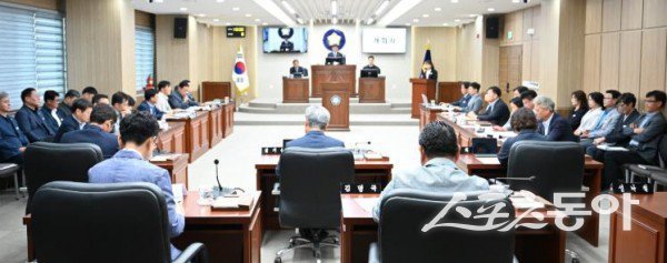 고령군의회가 16일 제306회 제1차 정례회를 진행하고 있는 모습. 사진제공ㅣ고령군