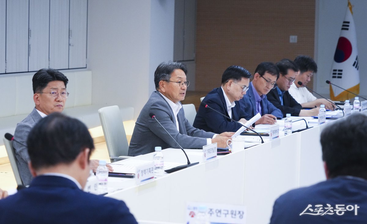 강기정 광주광역시장이 16일 오후 시청 중회의실에서 열린 ‘대선공약 국정과제 반영 TF 회의’를 주재하고 있다. 사진제공=광주광역시