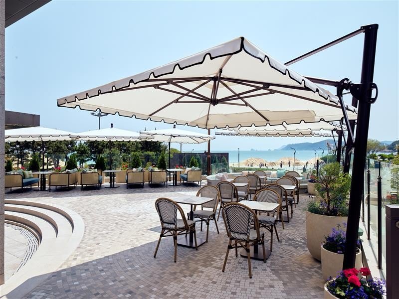 해운대 ‘그랜드 조선 부산’의 새 다이닝 공간 ‘라운지앤바 테라스 292’ 사진제공|조선호텔앤리조트