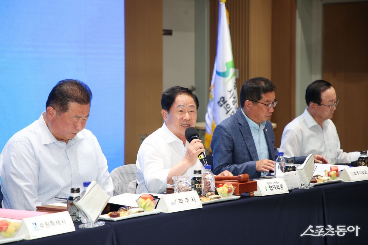 주광덕 경기도 협의회장(윈쪽 두번째)이 인사말을 하고 있다. 사진제공ㅣ남양주시