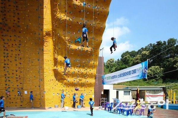 지난 15일 남양주체육문화센터 내 인공암벽장에서 ‘스포츠 클라이밍 대회’를 개최하고 있다. 사진제공ㅣ남양주시