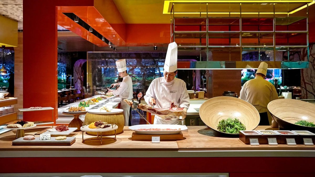 롯데호텔 서울의 뷔페 레스토랑 ‘라세느’               사진제공 ｜롯데호텔앤리조트