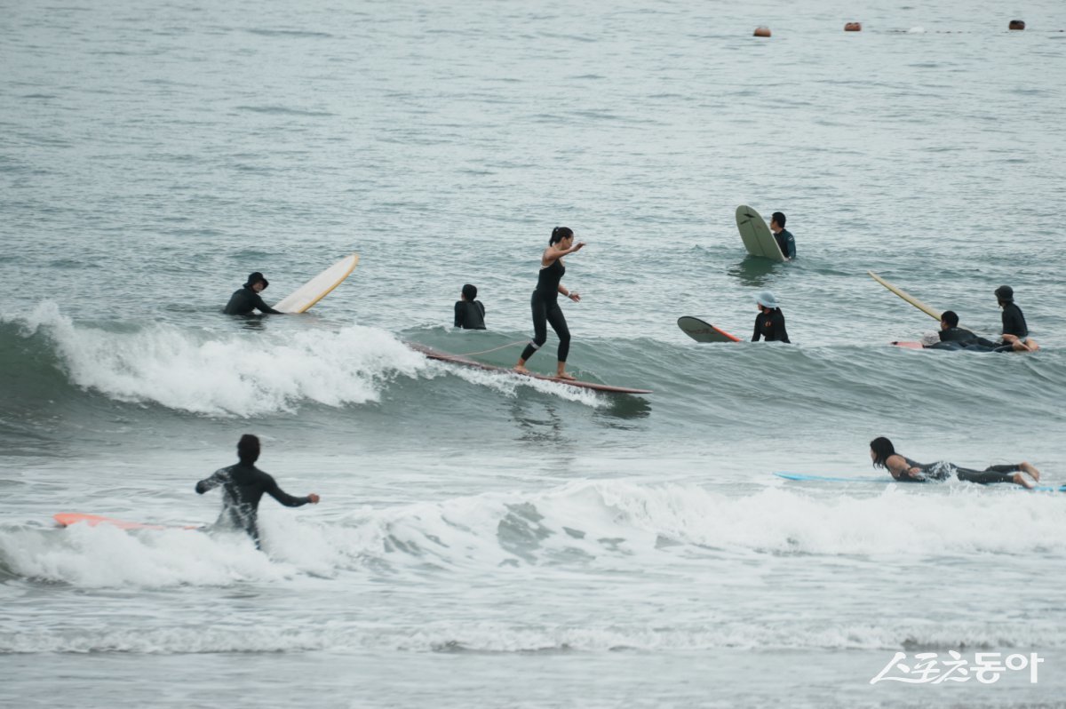 지난 14일부터 15일까지 고흥 남열해돋이해수욕장에서 열린 2025 코리아오픈 & 제5회 고흥우주항공배 전국서핑대회가 성황리에 마무리됐다. 사진제공=고흥군