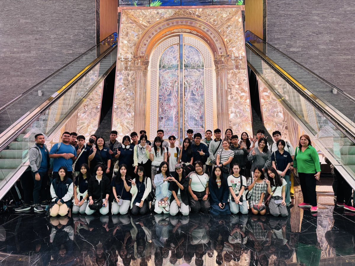 교육여행으로 단체 방한해 미디어 아트 체험에 참가한  태국 사암 파덤 위타야 스쿨 학생들       사진제공｜한국관광공사