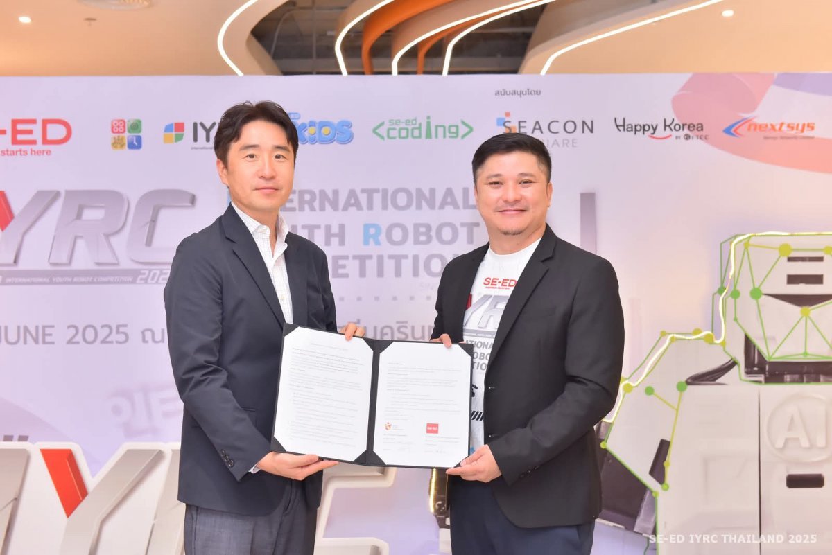방한 교육여행 업무협약을 맺은 이광수 한국관광공사 방콕지사장(왼쪽)과 태국 국제청소년로봇대회 주최기관 ‘SE-ED’ 룽간 파이싯파닛트라군 대표             사진제공｜한국관광공사